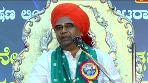 Shirahatti Fakireshwar mutt’s Dingaleshwar seer.