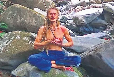 Rituals of Sergei Grablevesky, the Russian soldier who was martyred in Russia- Ukraine war were performed as per Hindu customs in Gokarna.