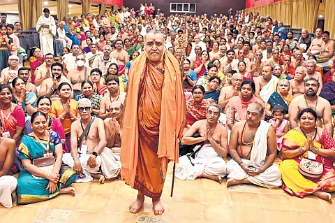 The 70th Shankaracharya of Kanchi Kamakoti Peetham addressing devotees in Bengaluru.