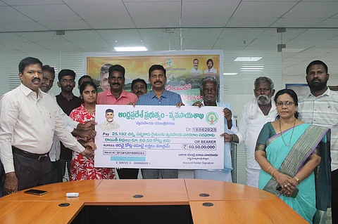 Director of Agriculture Dilli Rao releases a mega cheque alongside farmers at the Office of the Director of Agriculture in Amaravati on Wednesday.