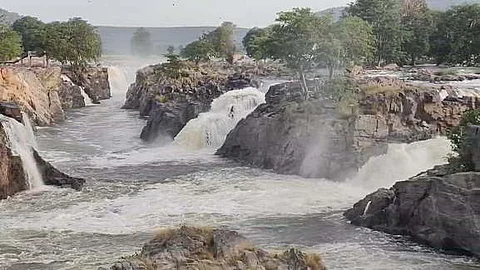 The water level which was 18,000 cusecs at 6 am, rose to 45,000 cusecs by Thursday evening.