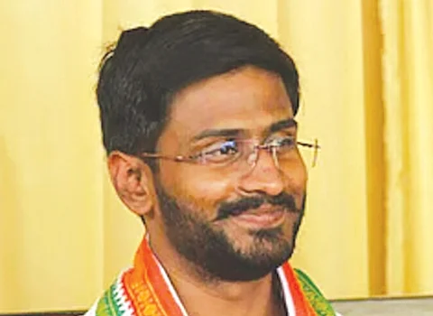 Congress MLC Balmoori Venkat said the BRS leadership should be ashamed of supporting an individual who has “a history of blackmail and corruption”.