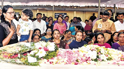 Ranjitha’s classmate Ramya Krishnan turns emotional as she bids goodbye to her friend at SVHS, Pullad, their alma mater, on Tuesday