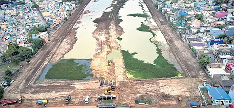 Renovation works carried out at Madhavaram lake, Thiruvottiyur Mandal