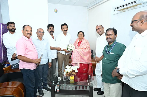 Leaders of APNGO association felicitate minister for BC Welfare S Savitha at Secretariat in Velagapudi on Tuesday.