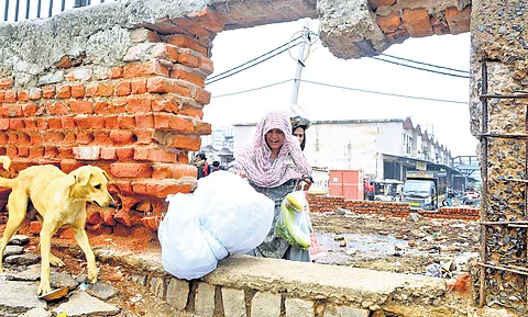 The conditions are particularly harsh for smaller traders, who operate under makeshift tarpaulin tents that offer little protection from the elements.