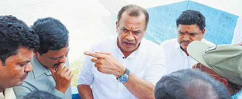 Minister Komatireddy Venkat Reddy issues instructions to officials during an inspection of the Brahmana Vellemla Reservoir on Thursday