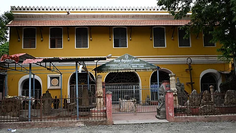 The museum was relocated from Cantonment to the Darbar Hall in 1998.