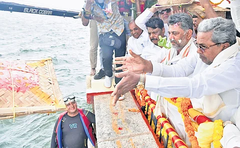 The CM, along with his cabinet members and officials from Mandya and Mysuru districts, took part in the bagina ceremony.