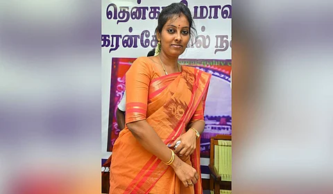 Sankarankoil municipal chairperson S Uma Maheswari is set to lose her post after 28 of the 29 councillors present voted in favour of a no-confidence motion moved against her on Wednesday.