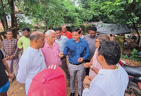 BMC commissioner Rajesh Prabhakar Patil surrounded by residents during his visit to Badagada.