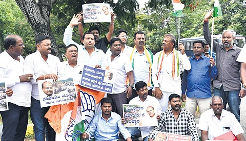Congress workers protest against Union Minister HD Kumaraswamy over Mekedatu project in Mysuru on Saturday.
