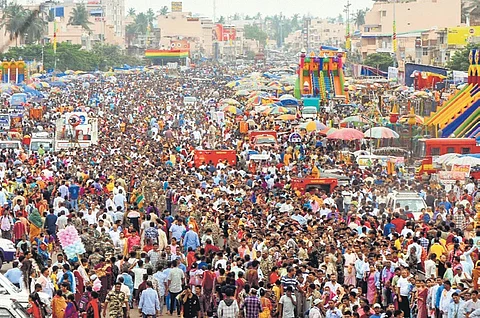 A sea of devotees moving towards Gundicha temple in Puri