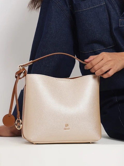 Titan aims to dominate in
Rs 6,000 crore women’s handbag market