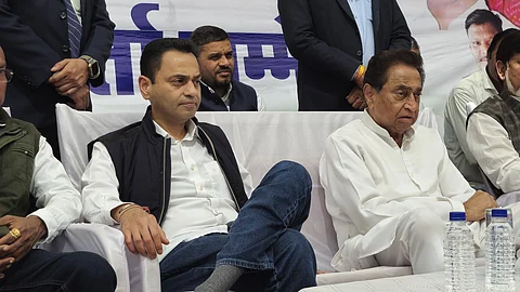 नकुलनाथ ने ट्वीट का बायो बदला, बीजेपी में जाने के दिए संकेत!