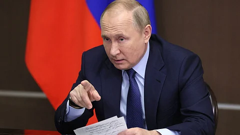 Putin reduces nuclear threshold, warns US about missile support