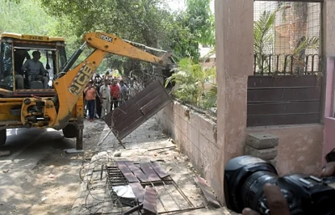 JCB bulldozers were seen demolishing the extended parts of the shops on a road behind Akash Hospital in Dwarka Sector 3. (IANS)