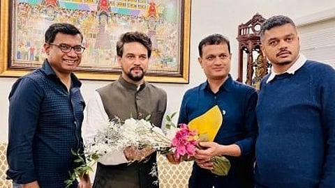 Taking to social media, Anurag Thakur shared a picture of his meeting with the team of 'Kantara'.