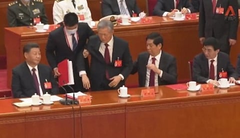 Fresh footage has emerged showing more of what happened before China's former leader Hu Jintao was dramatically led out of a session during last week's Communist Party Congress in Beijing.
