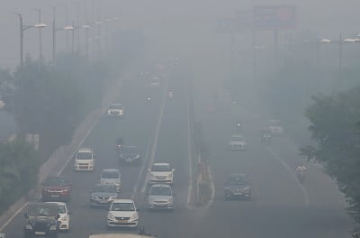 Delhi reels under thick smog blanket, air quality remains 'severe'.
