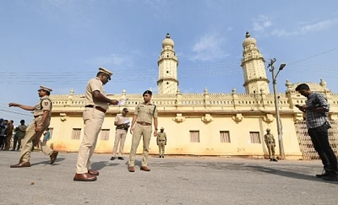 K'taka Jamia Masjid Row: Bajrang Dal Demands to Vacate Mosque, Submits PIL in High Court 