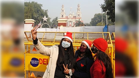 A huge crowd was witnessed across several places including INA Market, Saket malls, Lajpat Nagar, Sarojni Nagar, Khan Market, Connaught Place, and other areas. (File Photo-IANS)