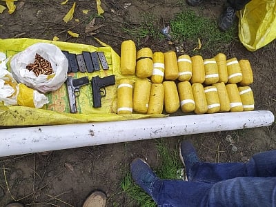 BSF on Saturday seized 20 packets of contraband, suspected to be heroin, wrapped with yellow tape two pistols and ammunition close to the India-Pakistan border in Punjab. (IANS)