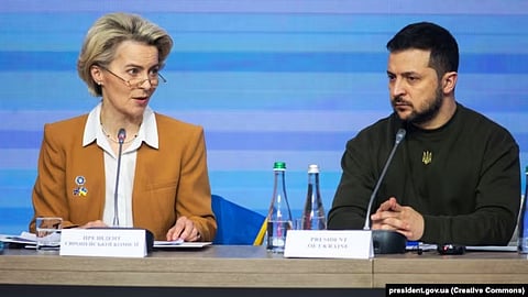 European Commission President Ursula von der Leyen (left) Ukrainian President Volodymyr Zelenskiy during a joint meeting of the Government of Ukraine and the European Commission. Kyiv, 02Feb2023. (RFE)