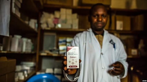 FILE - A nurse shows a box of Zidovudine — a drug prescribed to prevent the contraction of HIV/AIDS — to a patient at a USAID-supported clinic in Bunyakiri, DRC, Jan 15, 2017. (VOA)