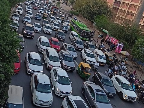 The President called for promoting efficient and climate-friendly transportation technology to reduce environmental pollution.