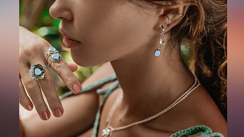 Goes without saying, an calm and composed mind would eventually improve the quality of your lifestyle as the aquamarine jewelry lends such peaceful and serene vibes to its wearer.