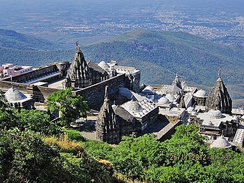 Devotees coming to the temple should try to have darshan with their heads covered and avoid entering wearing full black clothes. (Wikimedia Commons)