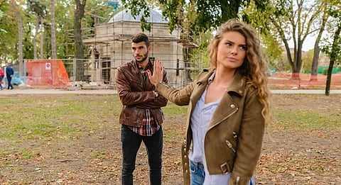 Men and women with a history of being controlling in a relationship is an absolute red flag. (IANS)