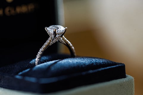Shopping for rings online allows you to quickly browse a variety of styles with hidden halos so that you can conveniently purchase a stunning ring.