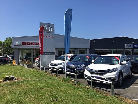 Lenders consider several key factors when assessing loan applications to minimize risk (Wikimedia Commons)