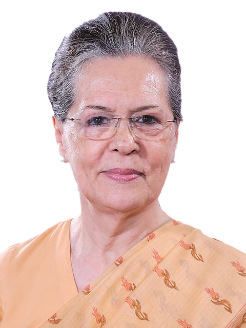 Sonia to attend second Oppn meet in B'luru along with 24 parties