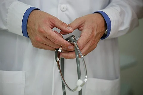 Doctor slaps patient, U.P govt orders probe (Wikimedia Commons)