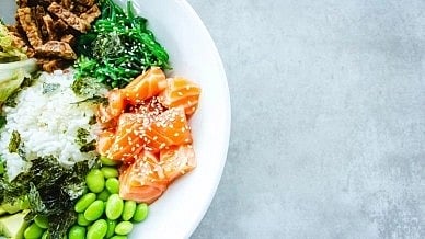Women with heart healthy diets during middle age were about 17 per cent less likely to report memory loss and other signs of cognitive decline decades later, a new study has revealed. (IANS)