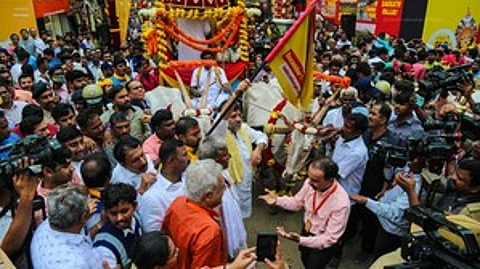 Shivakumar flags off traditional 11 day B'luru fest