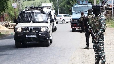 Internet services have been suspended from Wampora and Hunipora areas of south Kashmir's Pulwama district due to security reasons until November 8.(IANS)