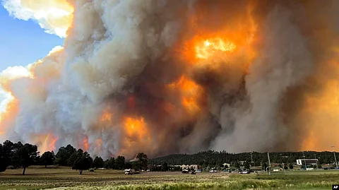 In this photo provided by Pam Bonner, smoke rises from fires in Ruidoso, New Mexico, June 17, 2024. VOA