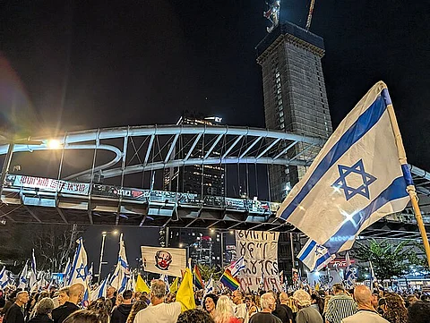 image of Israeli People demonstrating