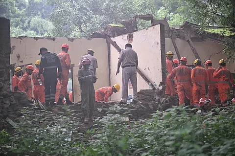 Dargah roof collapses in Delhi