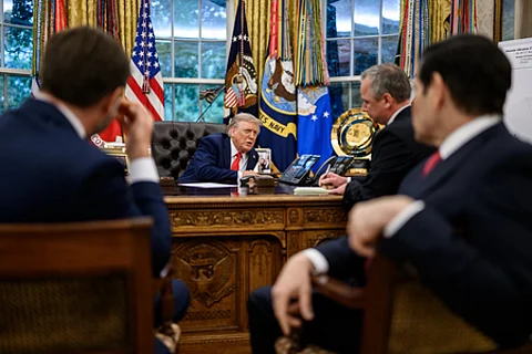 Trump meeting in white house.