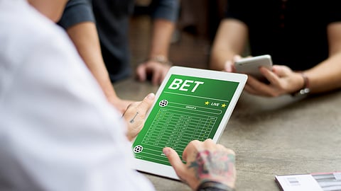 Man betting on app.