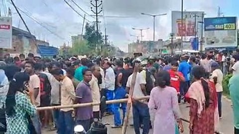 Schoolgirl, mother killed as truck runs over scooty in Ranchi, locals block road in protest