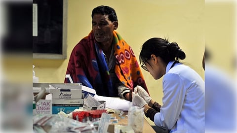 New Delhi: People suffering from dengue and chikungunya being treated at a Delhi hospital on Aug 31, 2016