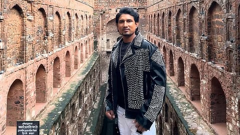 बिहार के यूट्यूबर मनी मेराज पर धर्म परिवर्तन, गर्भपात का आरोप लगा जिसके बाद उन्हें यूपी पुलिस ने गिरफ्तार कर लिया है।