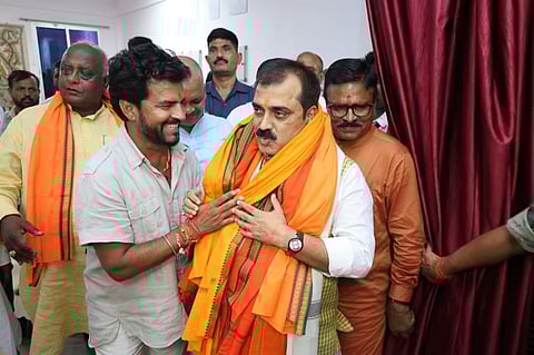 Jibesh Mishra with other party members