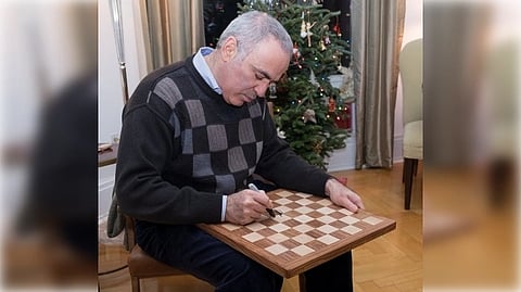 Anand had more than a minute remaining on his clock in a winning position but lost on time to Kasparov